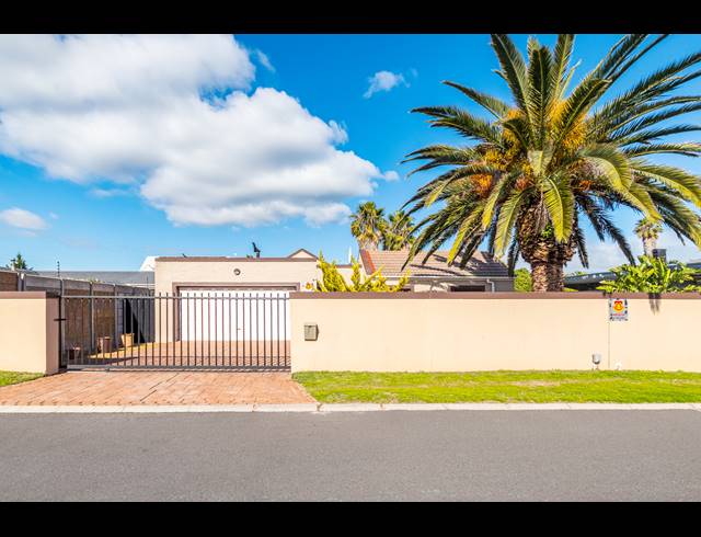 4 BEDROOM HOUSE SOLD IN BLOUBERG SANDS